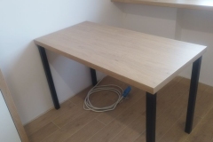 Meble na zamówienie. Stół z nogami stalowymi  malowanymi proszkowo. 